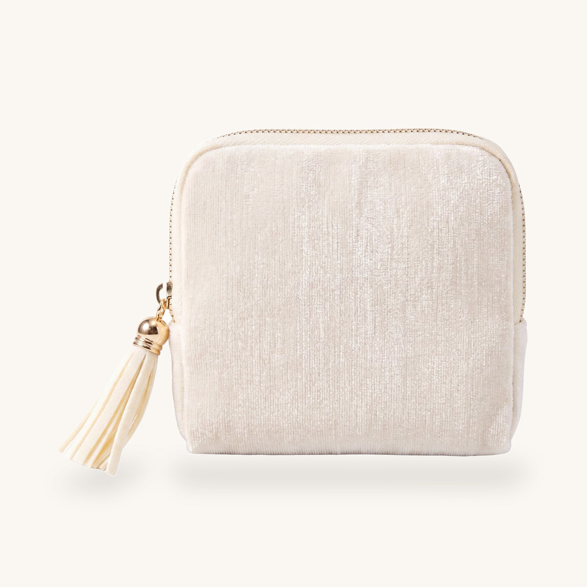 Perly tangle-free jewelry case in cream