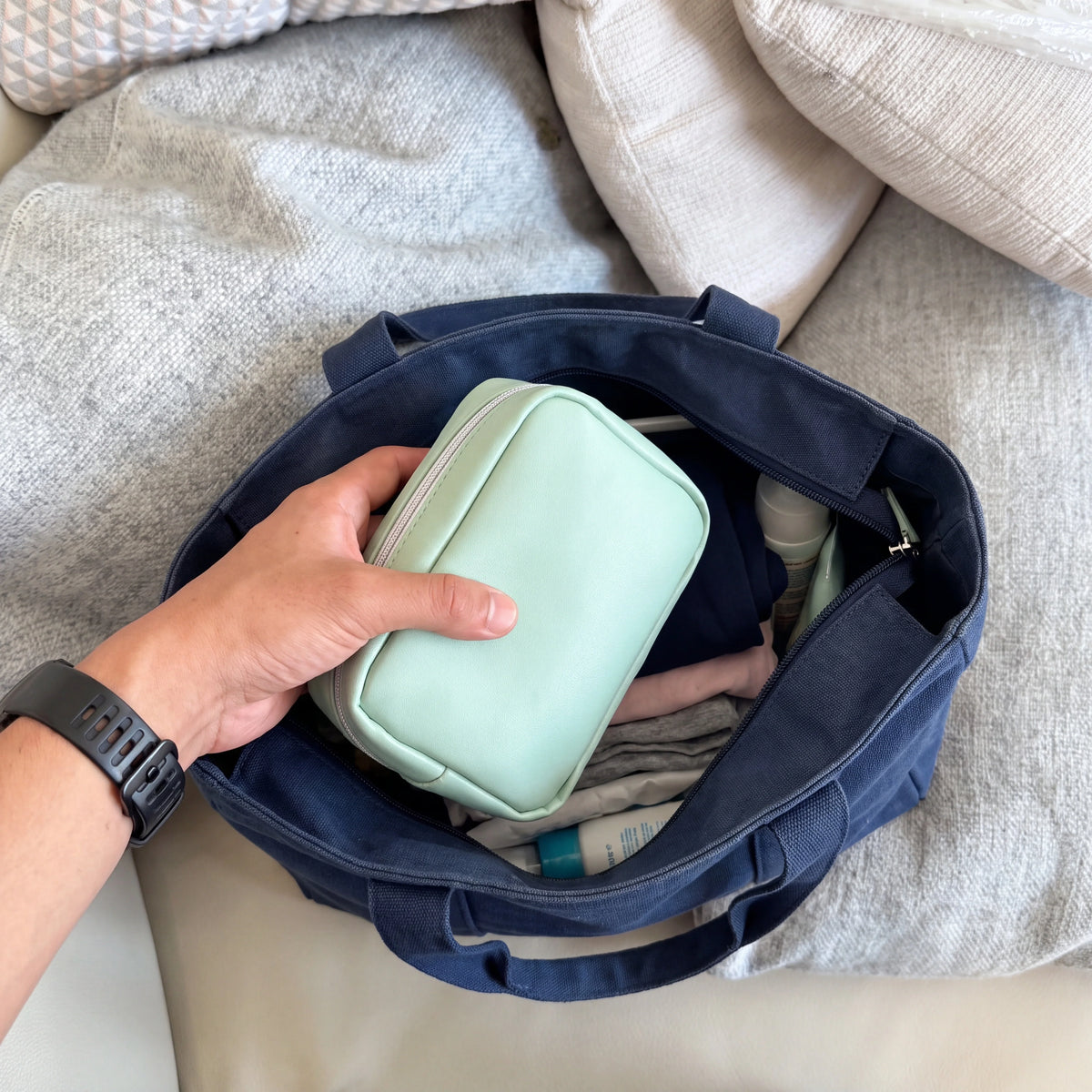 Pilly - The Pill Organizer Bag