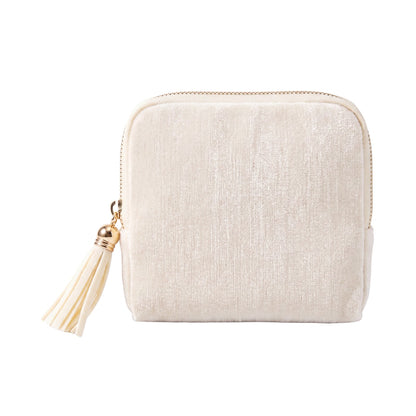 Perly tangle-free jewelry case in cream
